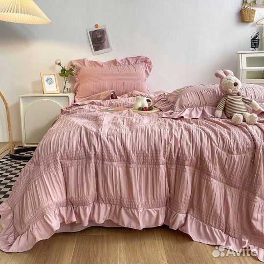 Одеяло с простыней и наволочками