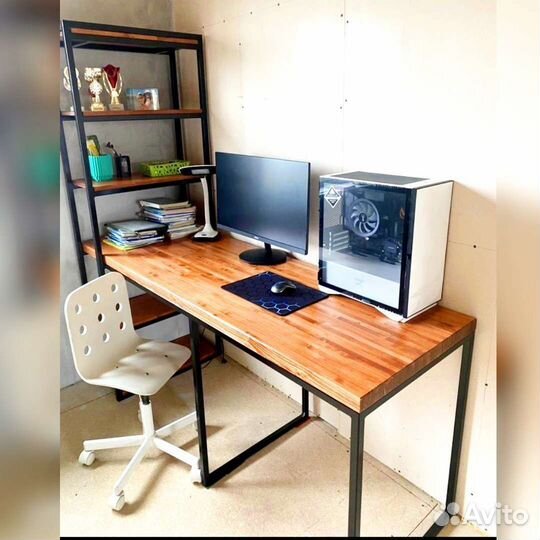 Компьютерный стол со стеллажом в стиле лофт