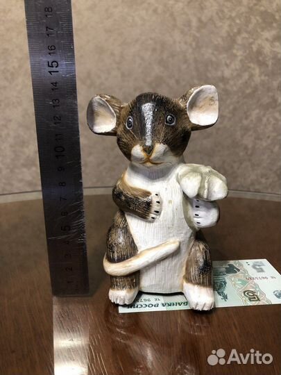 Деревянные статуэтки и фигурки