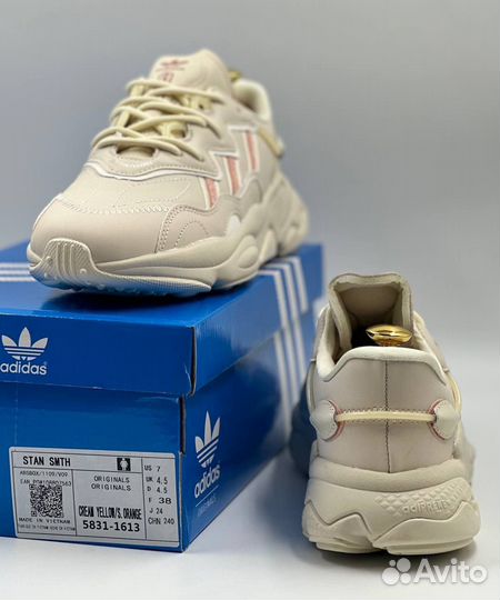Кроссовки adidas ozweego