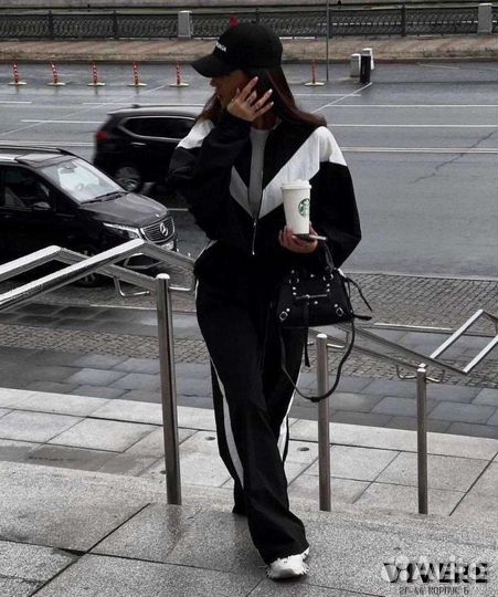 Топовый костюм со штанами свободного кроя