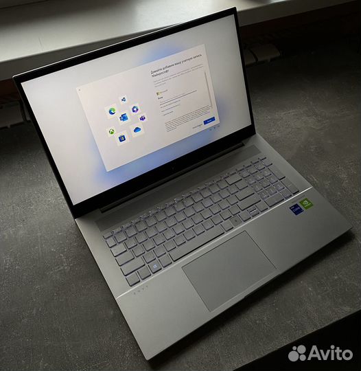 Ноутбук HP envy Laptop 17-ch0024ur