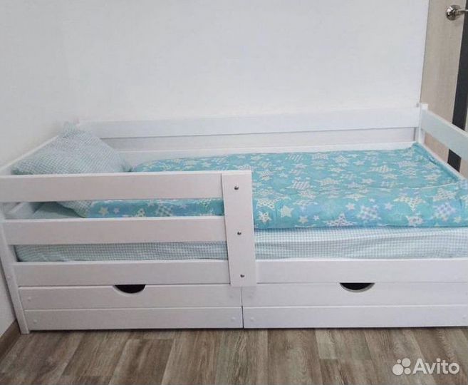 Детские кроватки новые массив