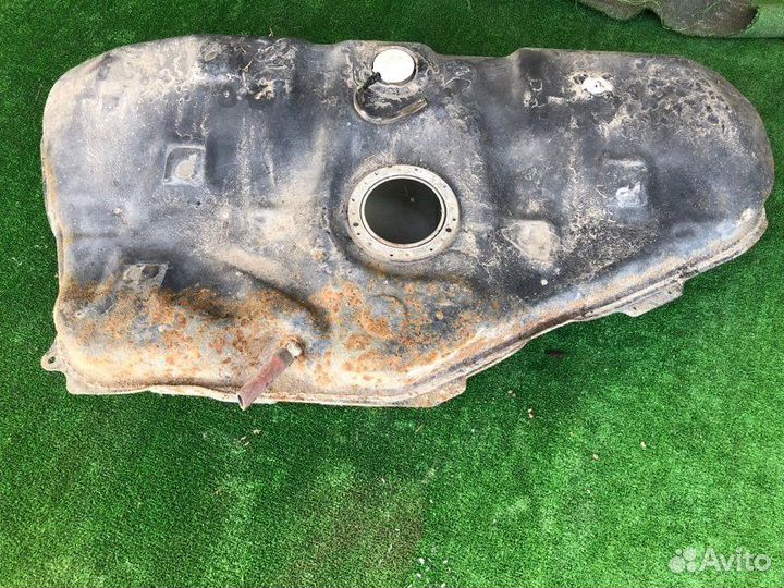 Топливный бак Toyota Corolla ZZE121 3zzfe 2005