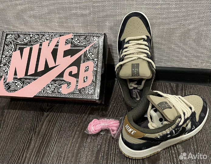 Nike SB Dunk Low Travis Scott