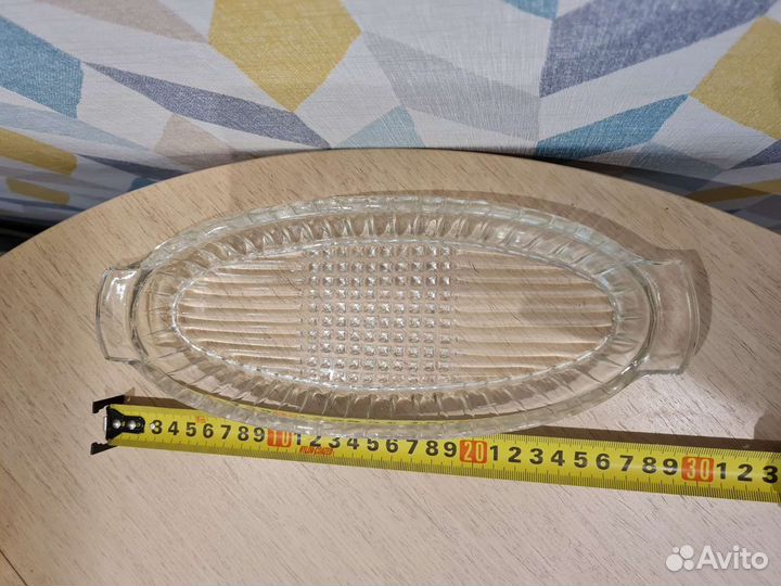 Стеклянная тарелка