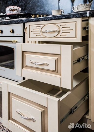 Кухня Верона прямая крем глянец