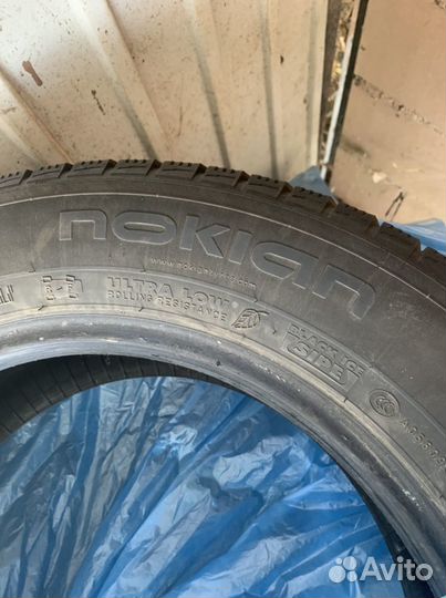 Nokian Tyres Hakkapeliitta R 215/60 R16