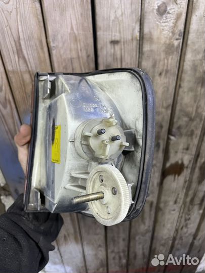 Поворотник правый mercedes w126 usa bosch