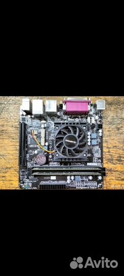 Материнская плата с процессором и памятью