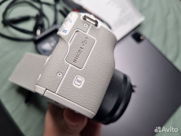 Canon m50 kit 15-45 is STM