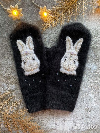 Варежки с ручной вышивкой