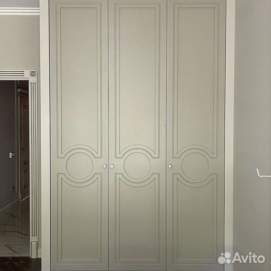 Белый шкаф