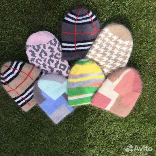 Вязаные шапки с оригинальным узором