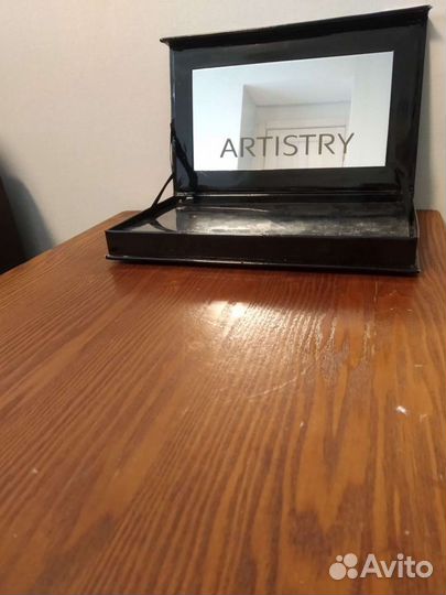 Палетка с зеркалом для хранения косметики