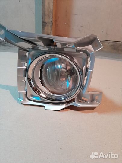 Противотуманная фара левая на Ленд Крузер 200