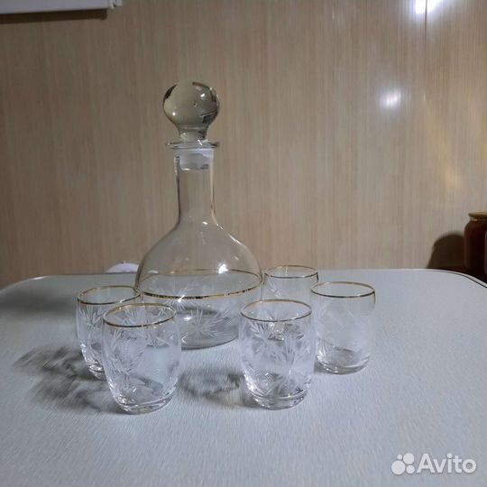 Графин с рюмками