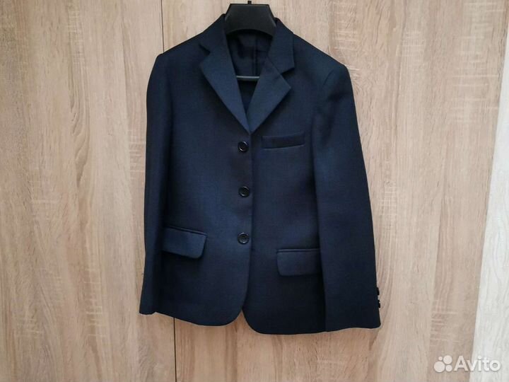 Школьный костюм серый 128р