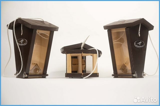 Деревянная кормушка для птиц с дозатором