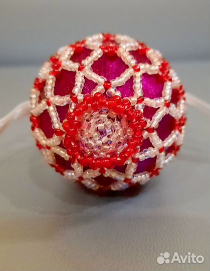 Яйцо пасхальное и букет из бисера