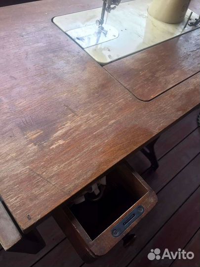 Антикварная швейная машинка.Финляндия