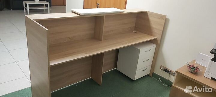 Стойка ресепшн