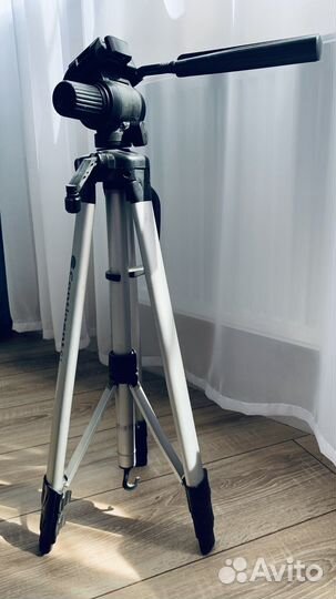 Штатив для фотоаппарата или видеокамеры