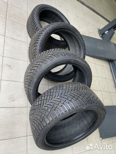 Michelin X-Ice North 4 SUV 275/40 R21 и 305/35 R21