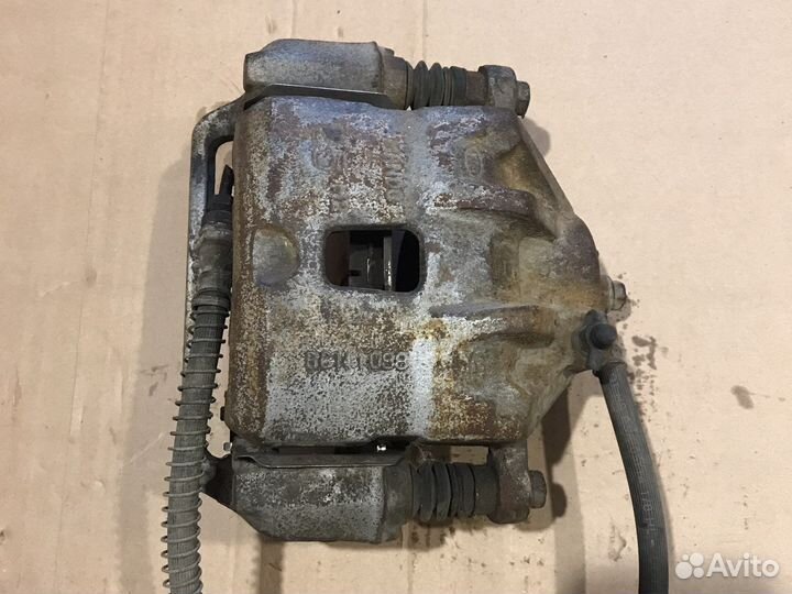 Суппорт передний правый Hyundai Elantra HD