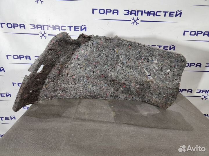 Обшивка багажника задняя правая Ford Focus 3