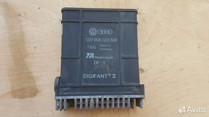 Блок управления двигателем passat b3 037906022AM