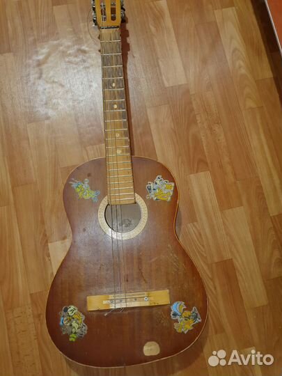 Акустическая гитара