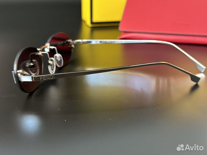 Солнцезащитные очки женские Fendi