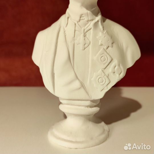 Гипсовый бюст А.В. Суворова