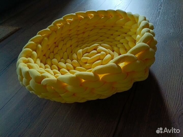 Лежанка для собак и кошек (вязаная, новая)