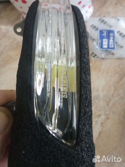 Повторитель поворота в зеркало Toyota Prada