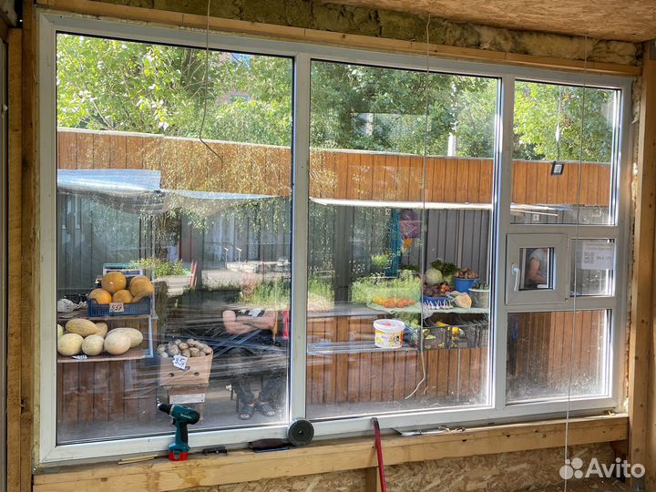 Оконная рама с однокамерным стеклопакетом