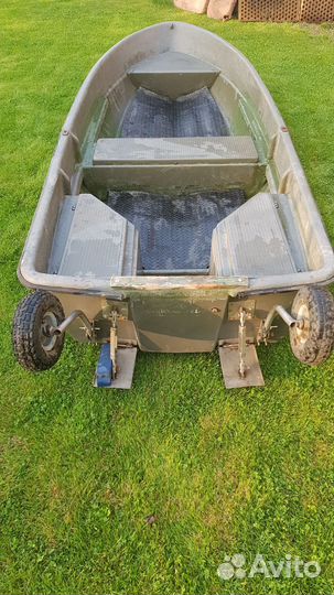 Продаю моторную лодку