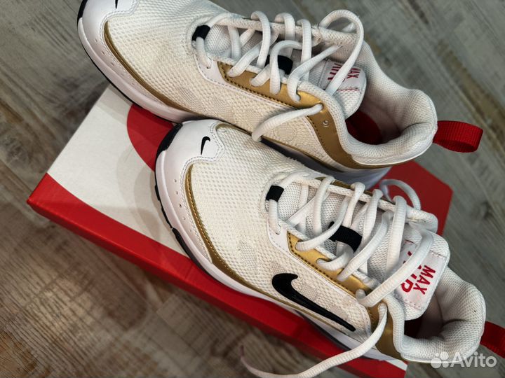 Кроссовки Nike женские