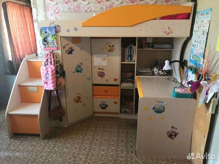 Двухъярусная кровать со столом и матрасом бу