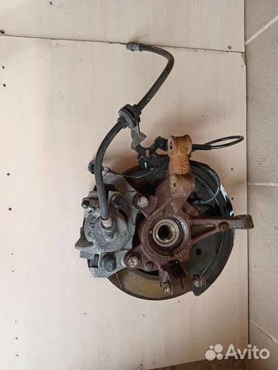 Передний супорт на рено сандеро 2 2014г правый