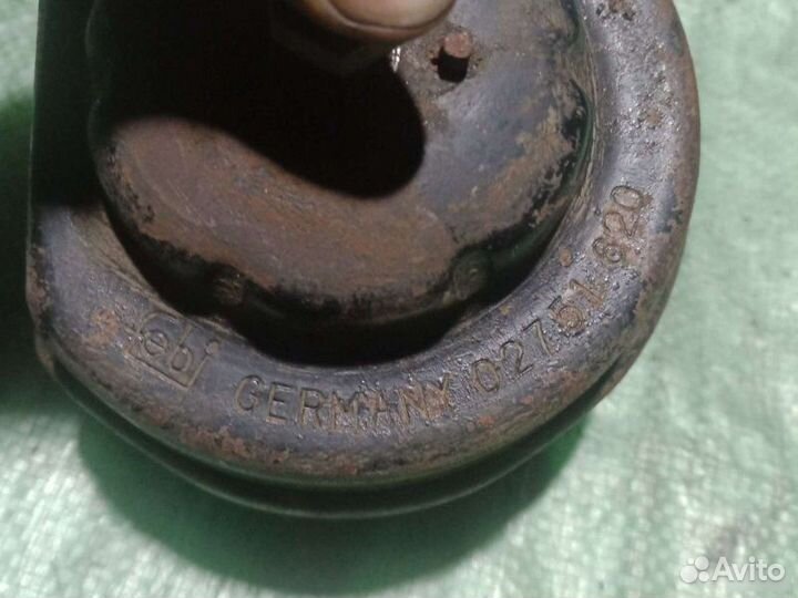 Подушка двигателя передняя Volkswagen Passat B3