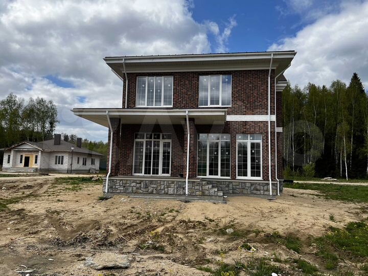 Коттедж 170 м² на участке 8,2 сот.