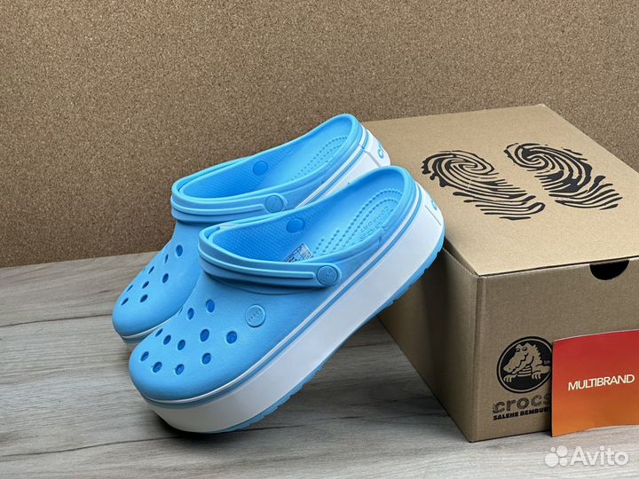 Crocs blue