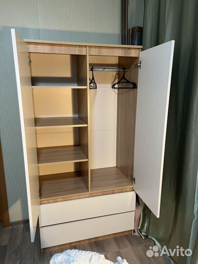 Шкаф распашной двухдверный