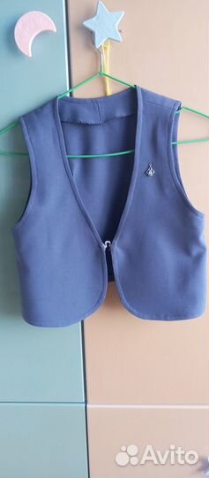 Продам школьную жилетку