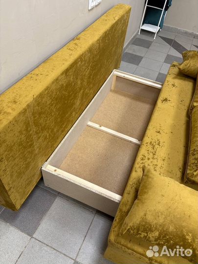 Диван новый горчичный плюшевый