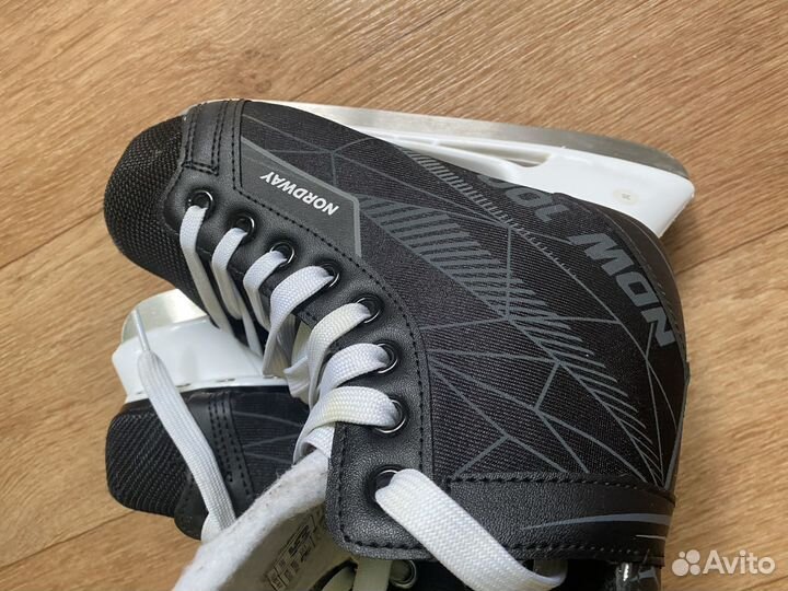 Коньки хоккейные