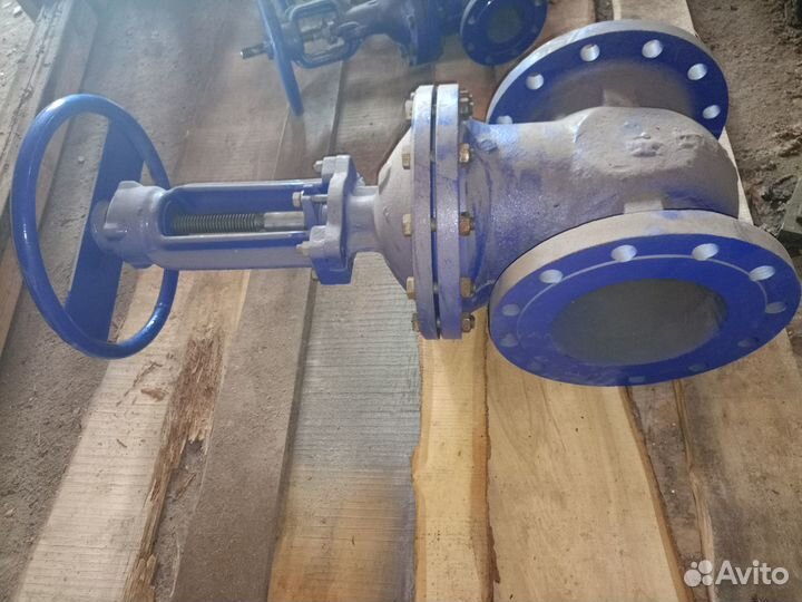 Продам задвижку стальную 250/25