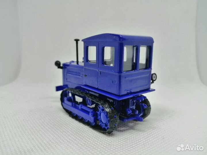 Модель Гусеничный трактор «кд-35»